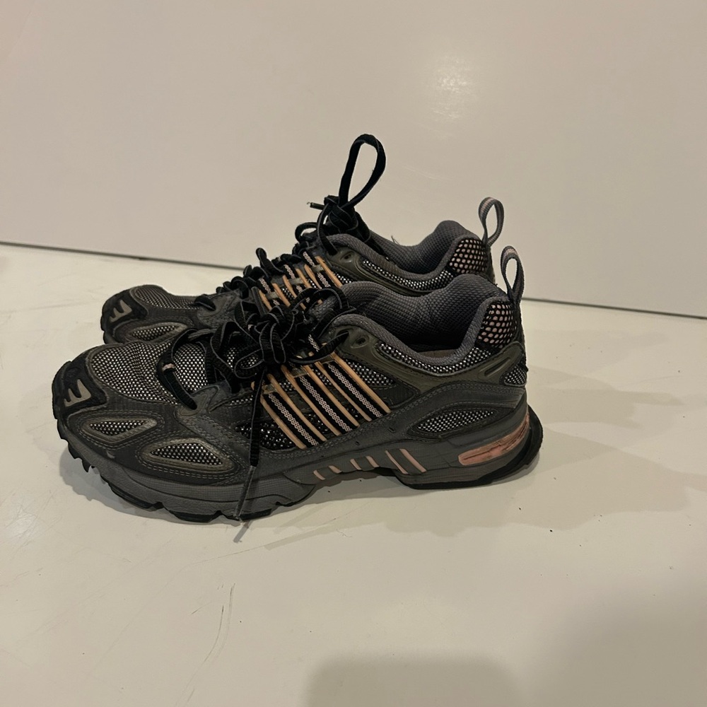 Adidas woman running shoes